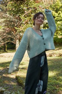 Kit à tricoter WoolAddicts Wild-And-Free Gilet en Happiness