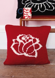 Modèle Wild Rose Cushion Coussin en Rowan Pure Wool Superwash Worsted